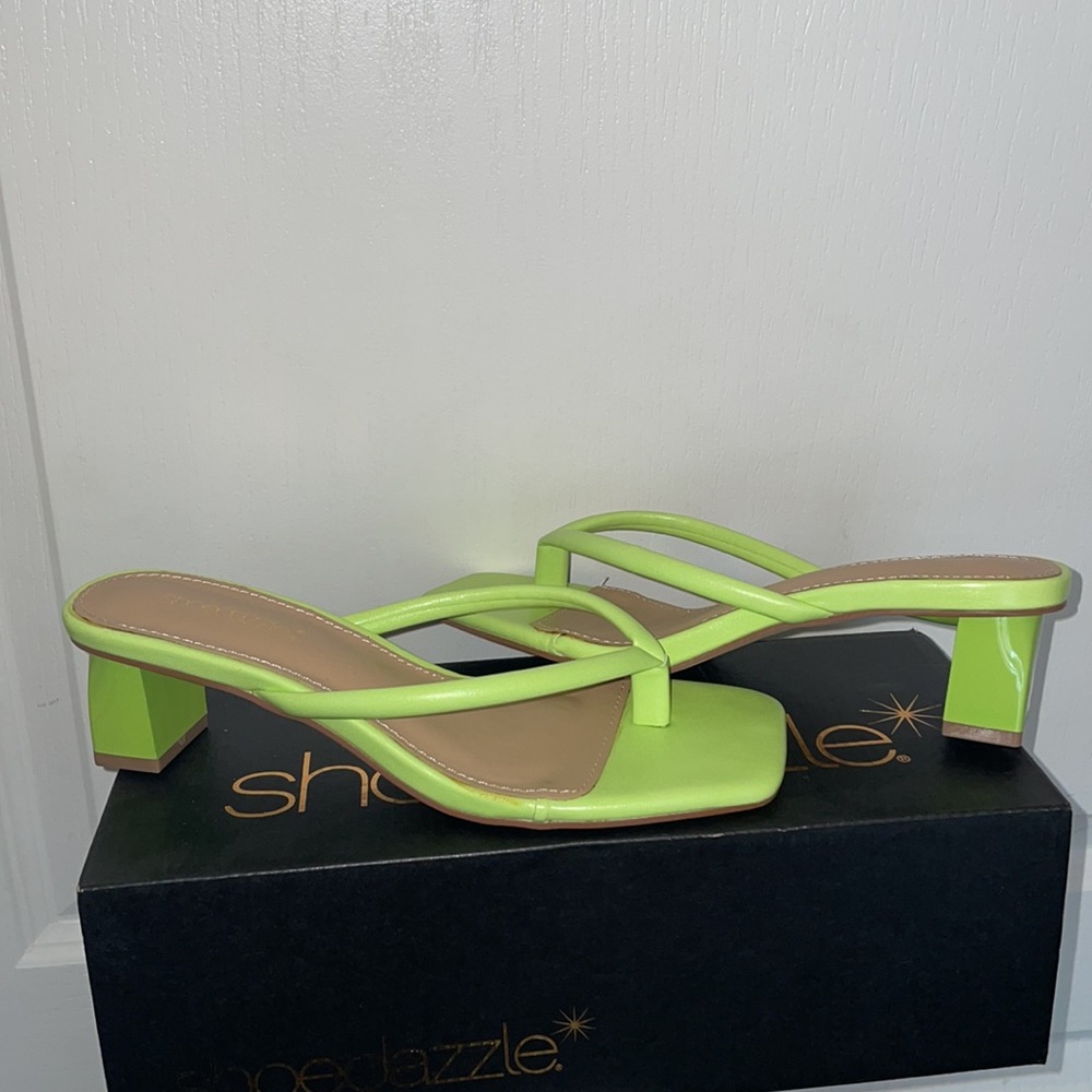6/$19🦋 green sandal heels